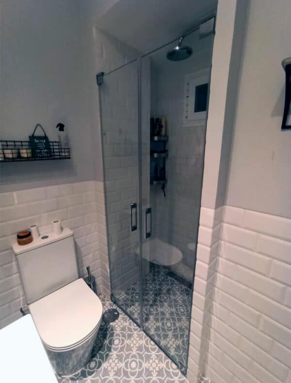 FURO-B12_Customers_Shower-enclosure-made-to-measure-(10)