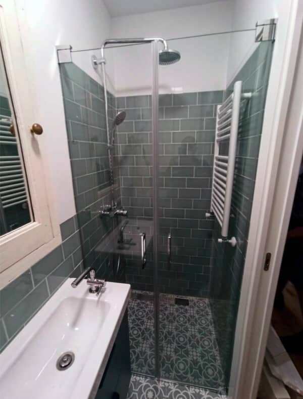 FURO-B12_Customers_Shower-enclosure-made-to-measure-(7)