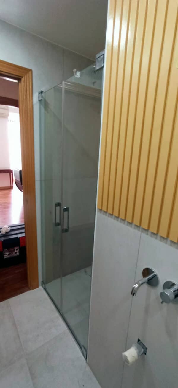 FURO-B12_Customers_Shower-enclosure-made-to-measure-(9)