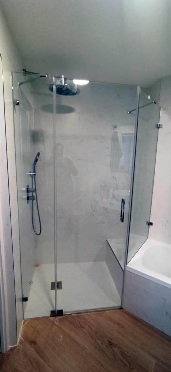 FURO-B13_Customers_Shower-enclosure-made-to-measure-(10)