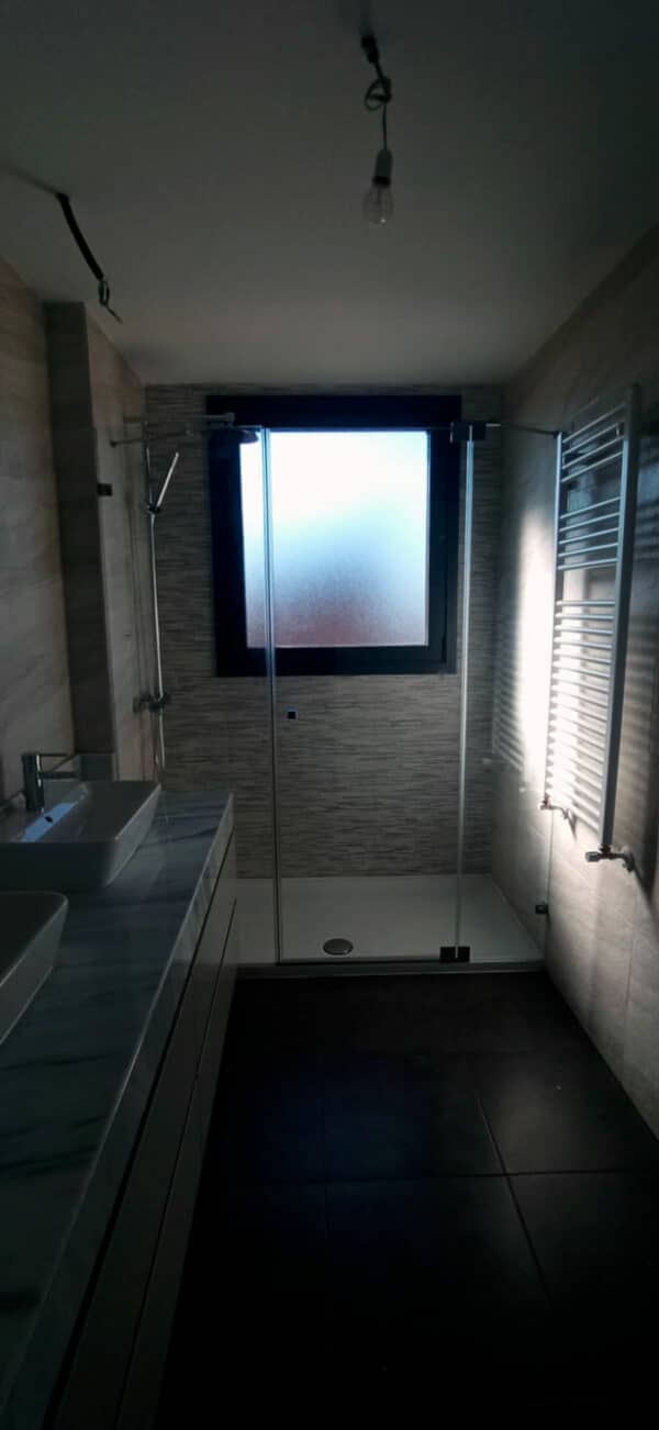 FURO-B13_Customers_Shower-enclosure-made-to-measure-(2)