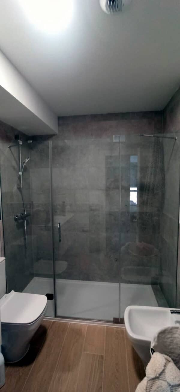 FURO-B13_Customers_Shower-enclosure-made-to-measure-(7)