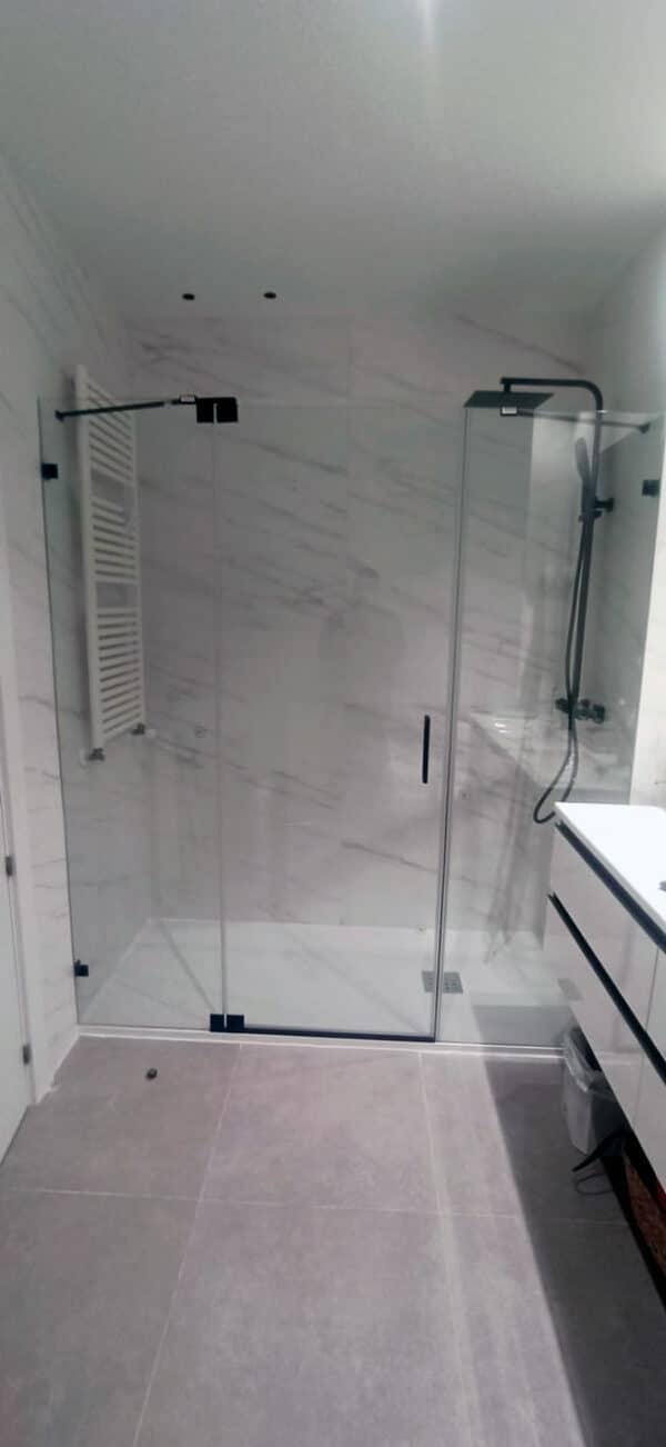 FURO-B13_Customers_Shower-enclosure-made-to-measure-(8)