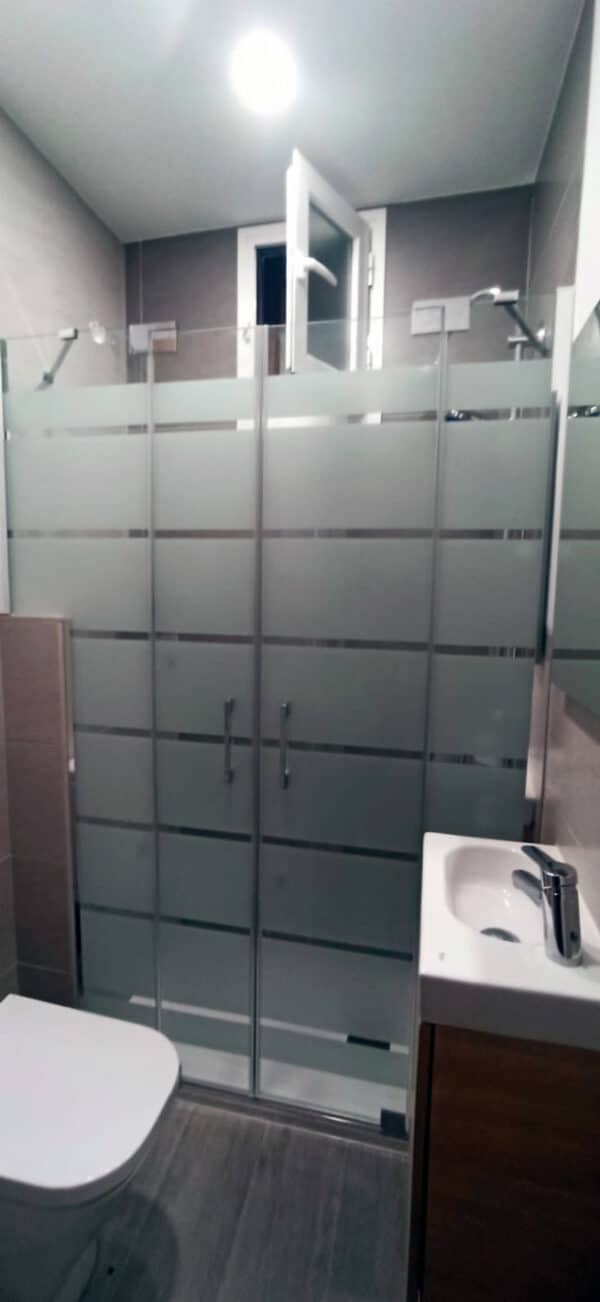 FURO-B14_Customers_Shower-enclosure-made-to-measure-(1)