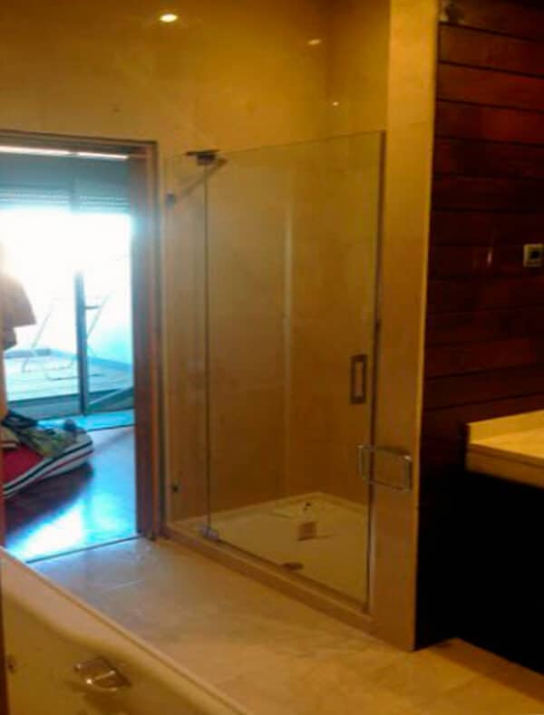 FURO-B16__Customers_Shower-enclosure-made-to-measure-(7)