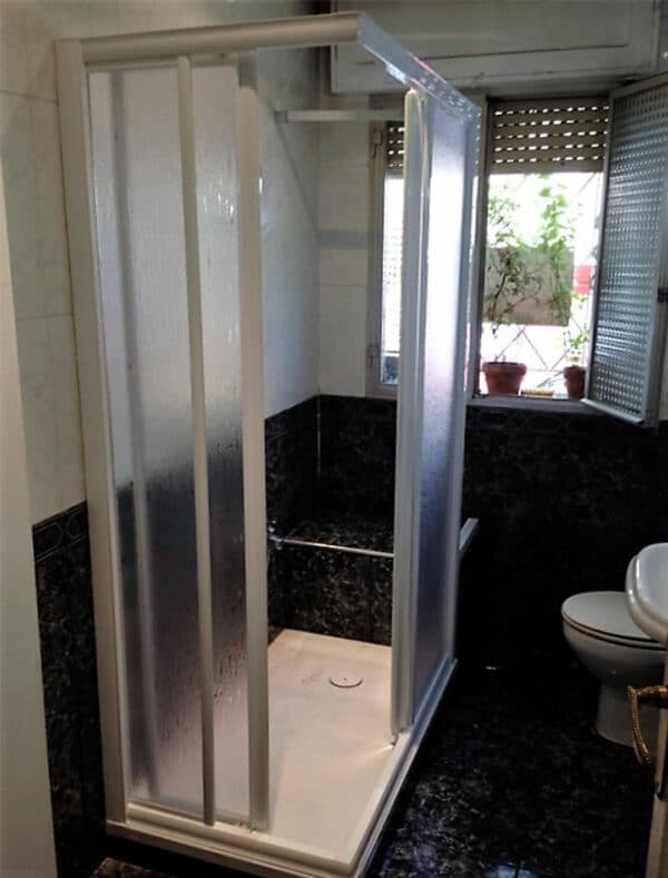 SHAWA-A20_Customers_Shower-enclosure-made-to-measure-(1)