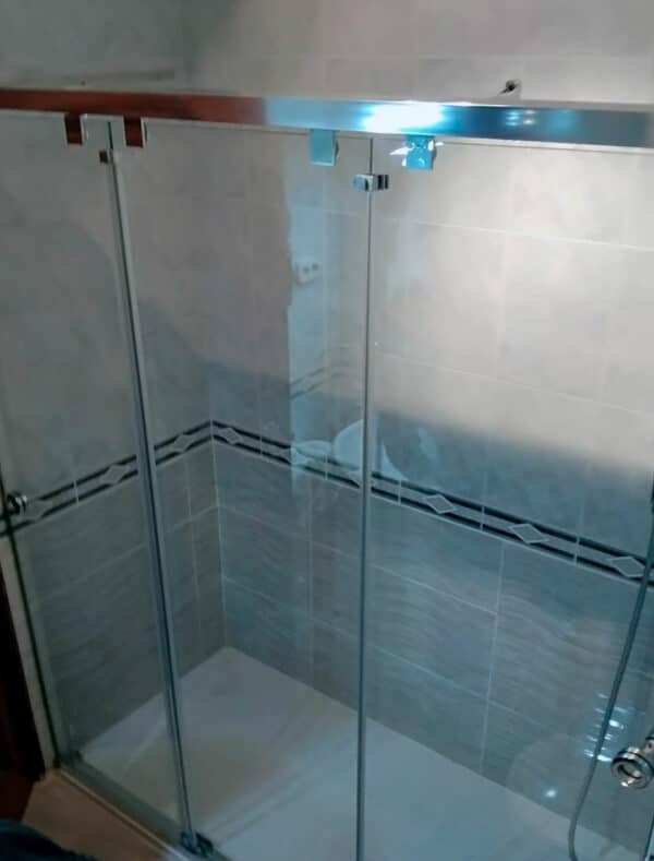 SHAWA-B13_Customers_Shower-enclosure-made-to-measure-(1)