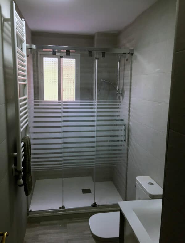 SHAWA-B13_Customers_Shower-enclosure-made-to-measure-(9)