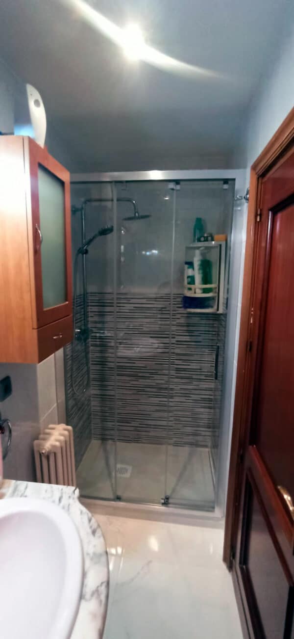 SHAWA-B14_Customers_Shower-enclosure-made-to-measure-(1)