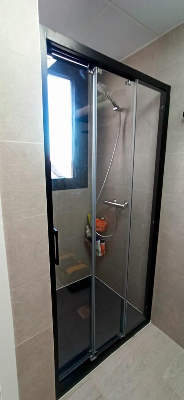 SHAWA-B14_Customers_Shower-enclosure-made-to-measure-(10)