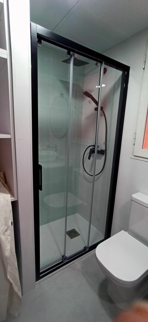 SHAWA-B14_Customers_Shower-enclosure-made-to-measure-(12)