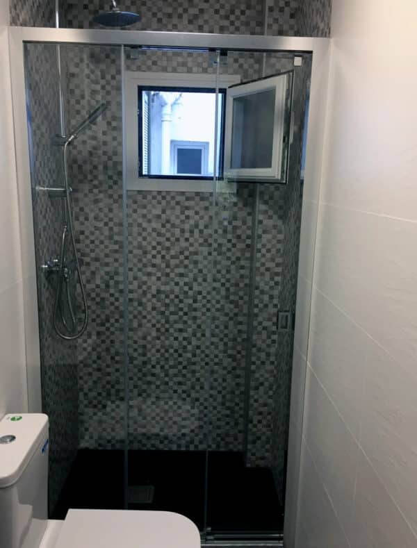 SHAWA-B14_Customers_Shower-enclosure-made-to-measure-(16)