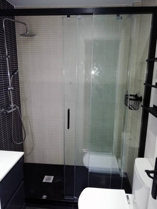 SHAWA-B14_Customers_Shower-enclosure-made-to-measure-(2)