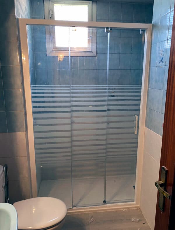SHAWA-B14_Customers_Shower-enclosure-made-to-measure-(7)