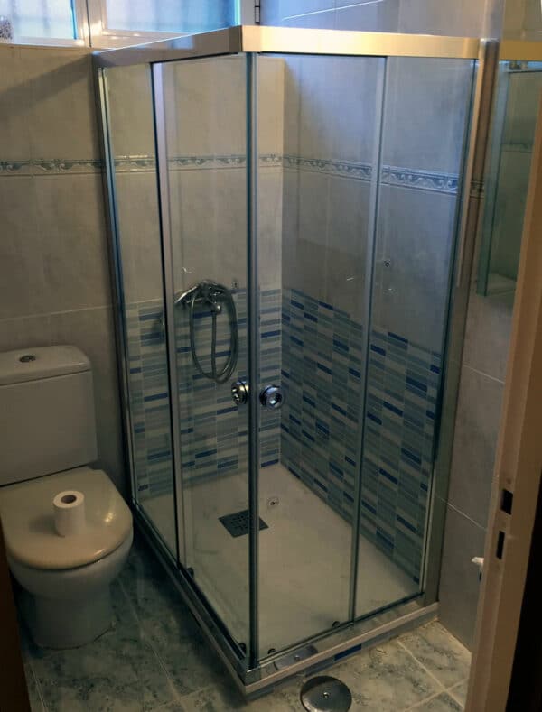 SHAWA-B20_Customers_Shower-enclosure-made-to-measure-(31)