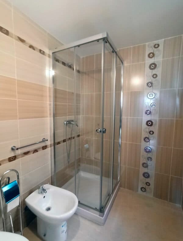 SHAWA-B20_Customers_Shower-enclosure-made-to-measure-(33)