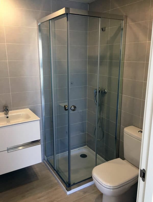 SHAWA-B20_Customers_Shower-enclosure-made-to-measure-(34)