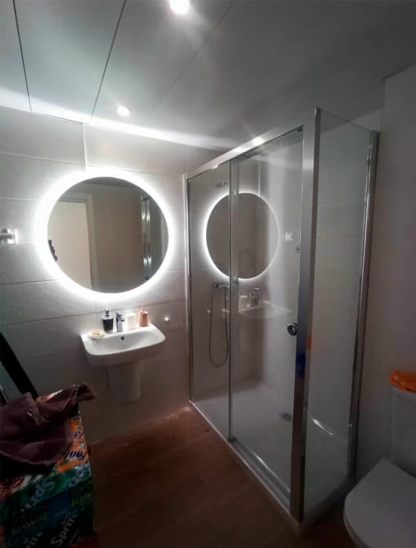 SHAWA-E11_Customers_Shower-enclosure-made-to-measure