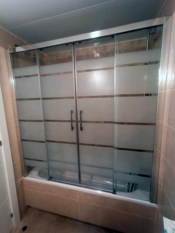 SHAWA-E25_Customers_Shower-enclosure-made-to-measure-(4)