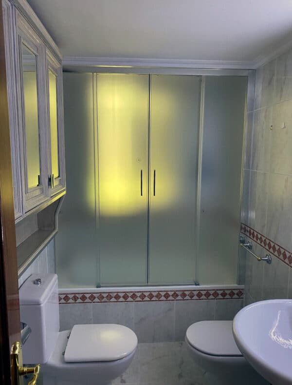 SHAWA-E25_Customers_Shower-enclosure-made-to-measure-(6)