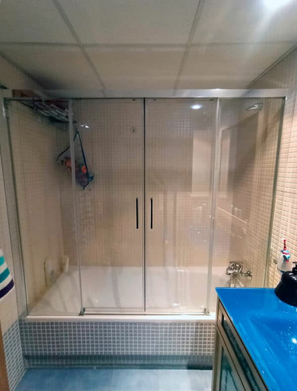 SHAWA-E25_Customers_Shower-enclosure-made-to-measure-(7)