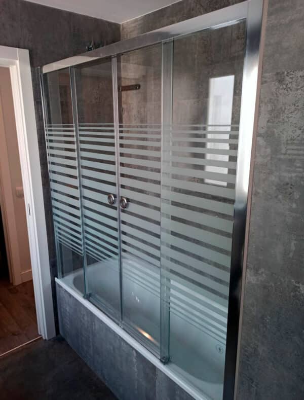 SHAWA-E25_Customers_Shower-enclosure-made-to-measure-(9)