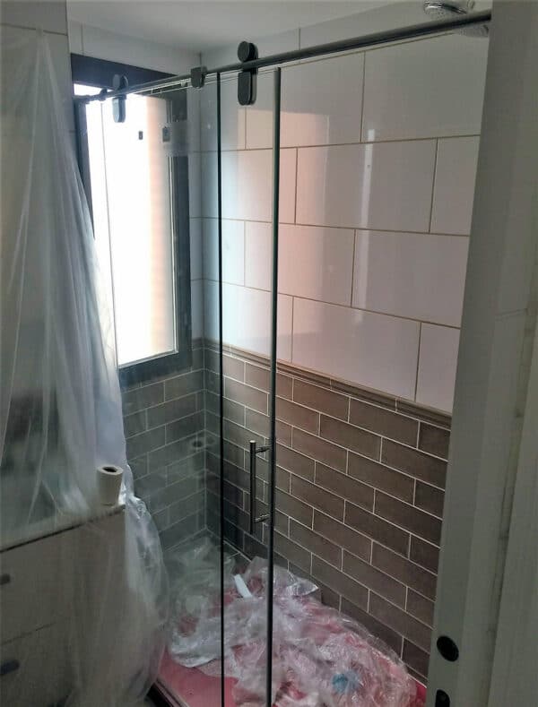 SHAWA-I10_Customers_Shower-enclosure-made-to-measure-(1)