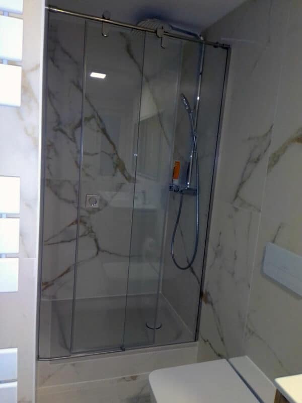 SHAWA-I10_Customers_Shower-enclosure-made-to-measure-(2)