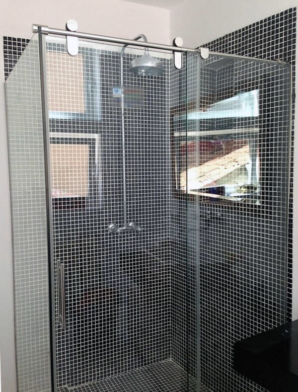 SHAWA-I11_Customers_Shower-enclosure-made-to-measure-(1)