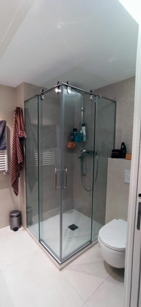 SHAWA-I20_Customers_Shower-enclosure-made-to-measure-(1)