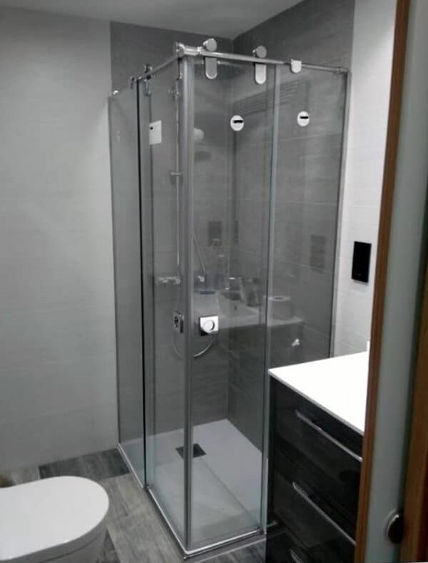 SHAWA-I20_Customers_Shower-enclosure-made-to-measure-(2)