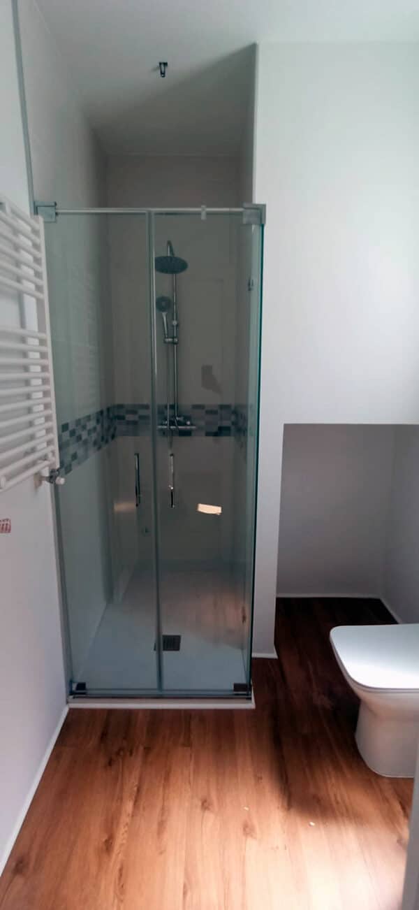FURO-B23_Customers_Shower-enclosure-made-to-measure-(8)