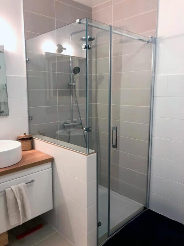 FURO-B24_Customers_Shower-enclosure-made-to-measure-(1)