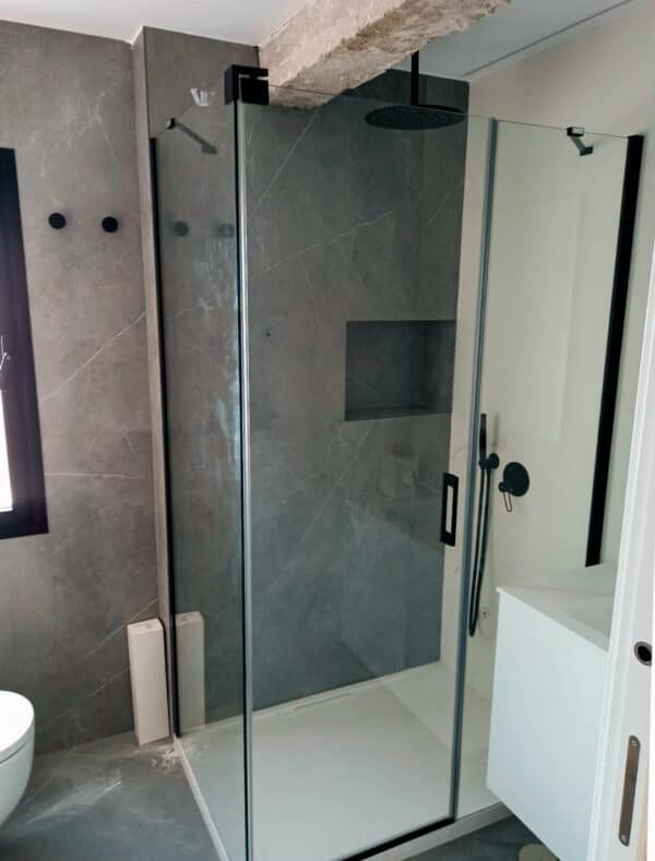 FURO-B24_Customers_Shower-enclosure-made-to-measure-(10)