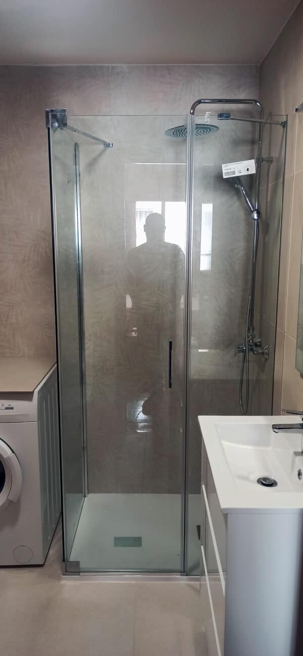 FURO-B24_Customers_Shower-enclosure-made-to-measure-(13)