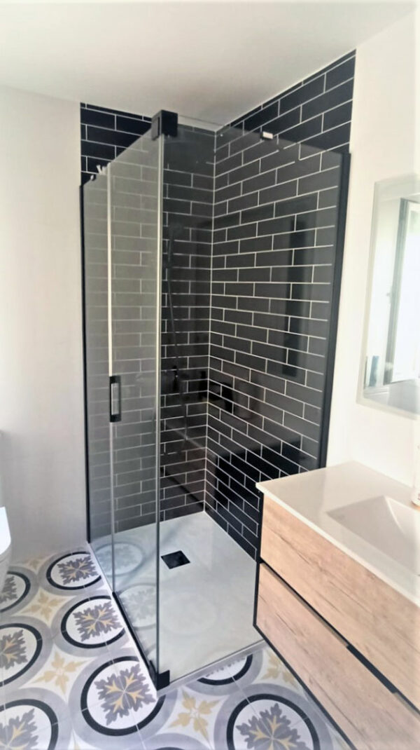FURO-B24_Customers_Shower-enclosure-made-to-measure-(14)