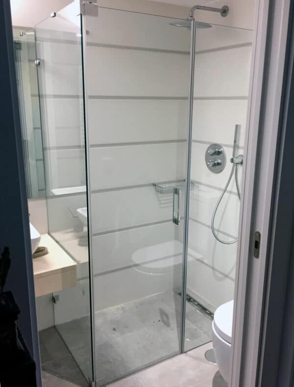 FURO-B24_Customers_Shower-enclosure-made-to-measure-(15)