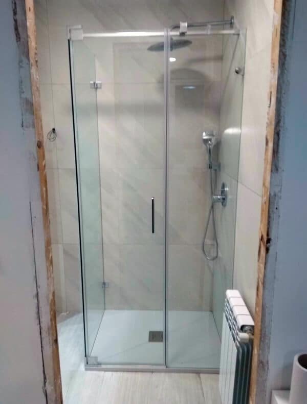FURO-B24_Customers_Shower-enclosure-made-to-measure-(17)