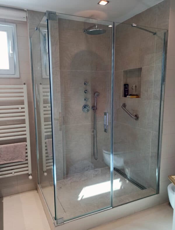 FURO-B24_Customers_Shower-enclosure-made-to-measure-(18)