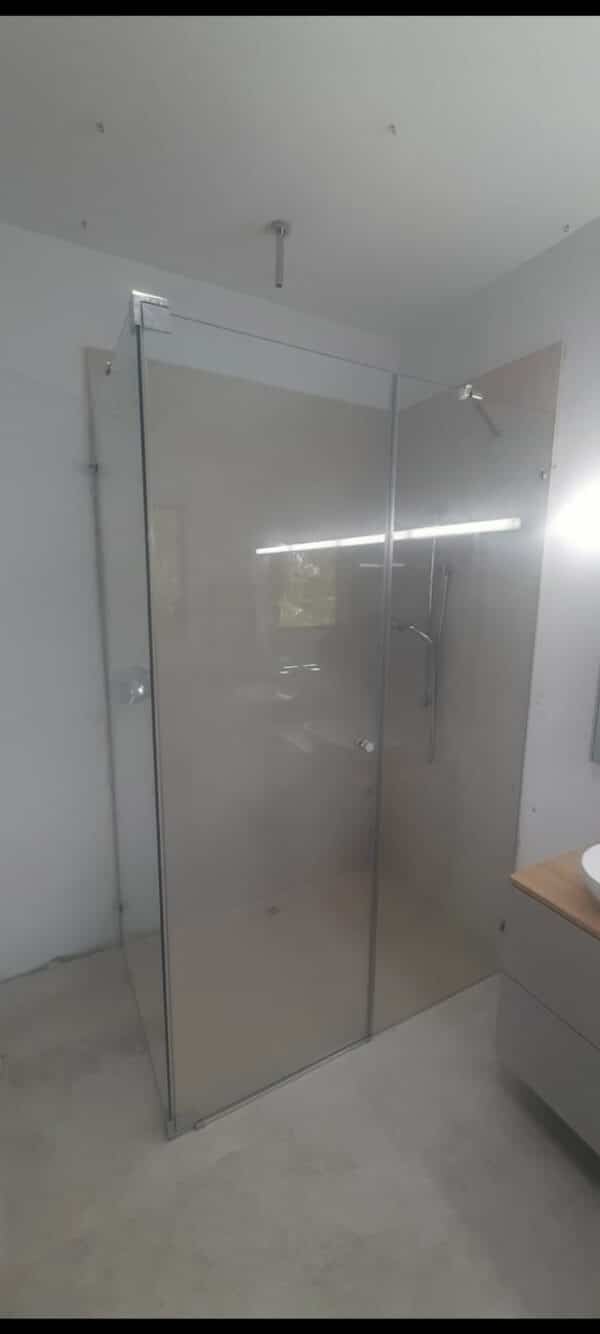 FURO-B24_Customers_Shower-enclosure-made-to-measure-(8)