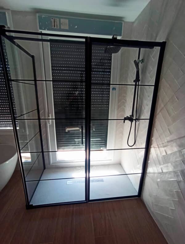 FURO-B24_Customers_Shower-enclosure-made-to-measure-(9)