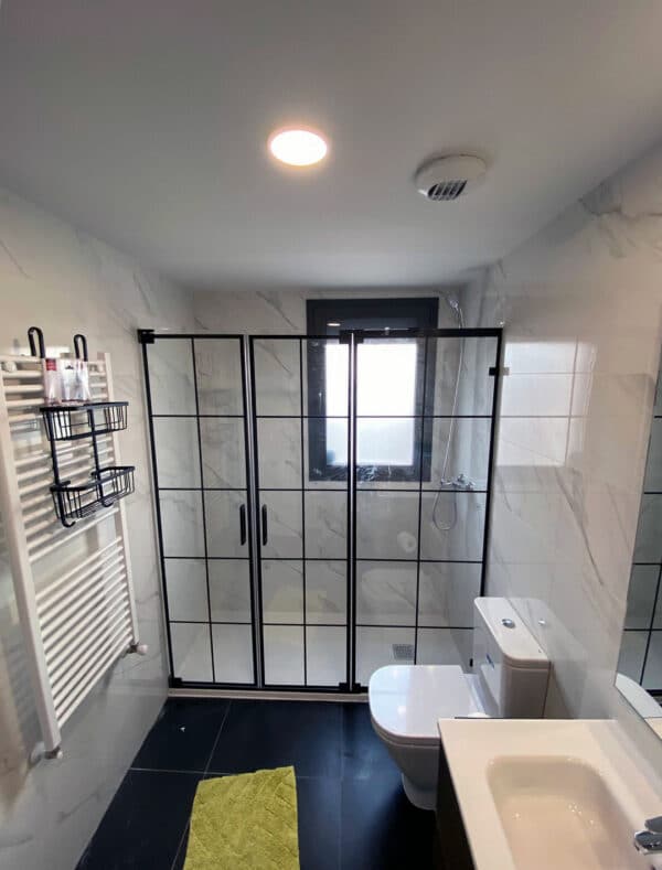 FURO-B27_Customers_Shower-enclosure-made-to-measure-(3)