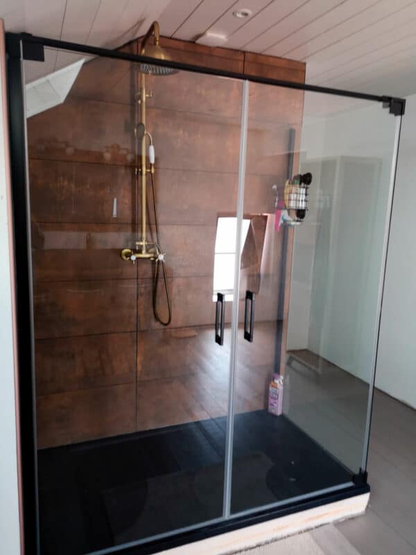 Furo-B23-Paroi-de-douche-1