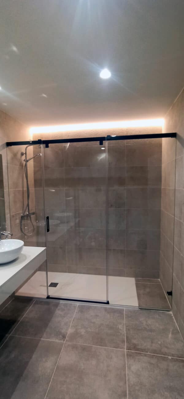 SHAWA-D22_Customers_Shower-enclosure-made-to-measure-(13)