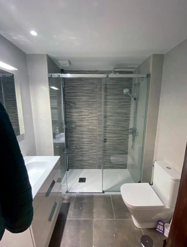 SHAWA-D22_Customers_Shower-enclosure-made-to-measure-(4)