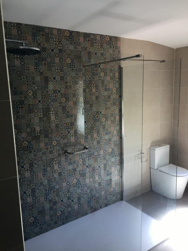 WALK-IN-P30_Customers_Shower-enclosure-made-to-measure